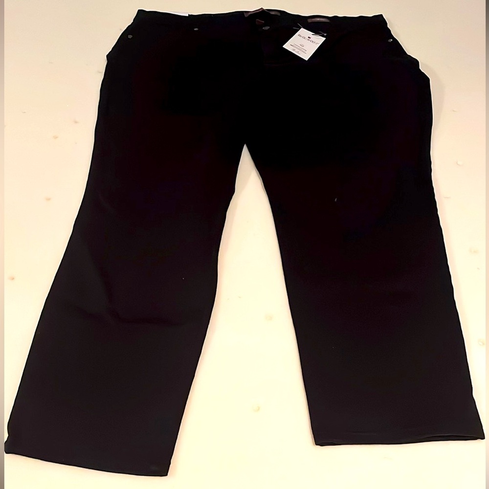 NWT - 22W - Black - Gloria Vanderbilt AMANDA Slimming Jeans - Inseam 28